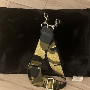 Ahdorned camouflage handbag strap